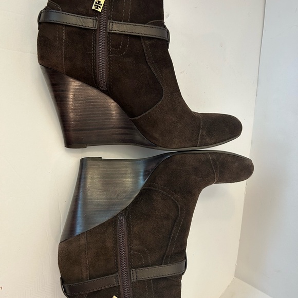 TORY BURCH Wedge Heel Ankle Boots Aaden Brown Suede Gold Logo Womens Size 9M - Picture 6 of 9